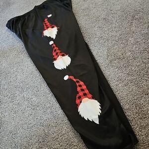 C5🔹️SHEIN Black Leggings with Red Plaid Gnome Design